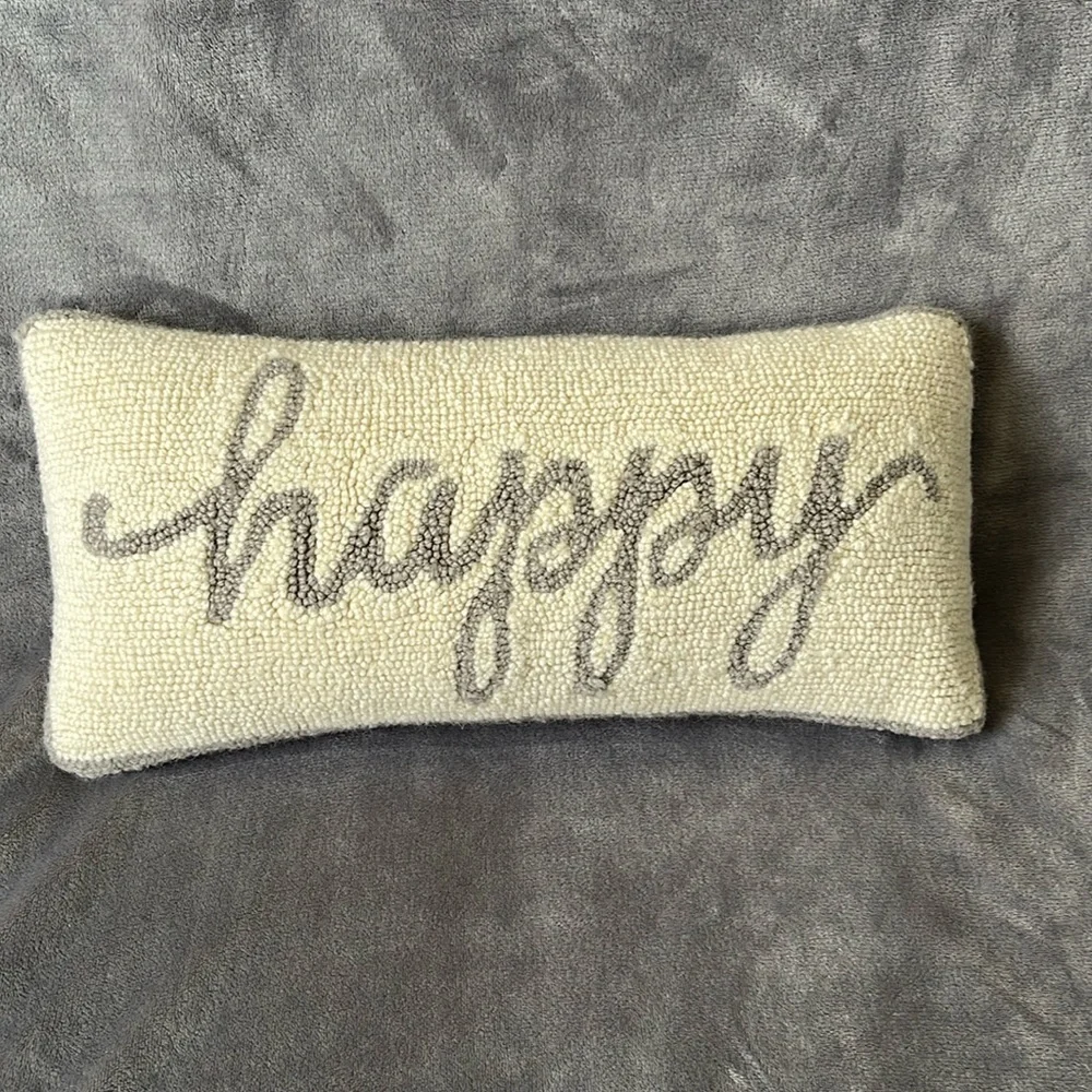 HAPPY PILLOW